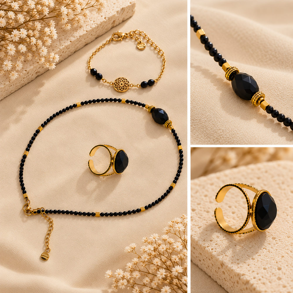 Vues d’un collier à perles noires et ovale central, d’un bracelet à médaillon doré ajouré et d’une bague ovale noire et dorée.